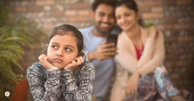 Wat gebeurt er met kinderen wanneer onze aandacht uitgaat naar onze mobieltjes?